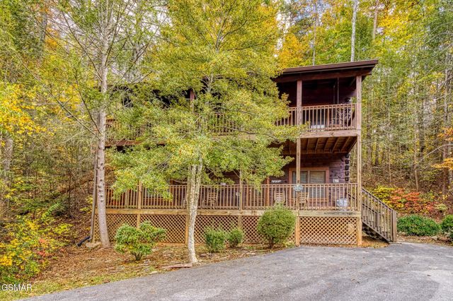 679 Eagles Boulevard Way, Pigeon Forge, TN 37863