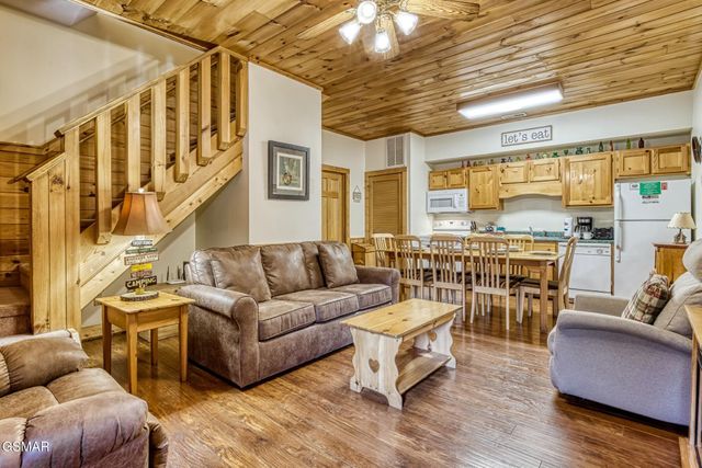 679 Eagles Boulevard Way, Pigeon Forge, TN 37863