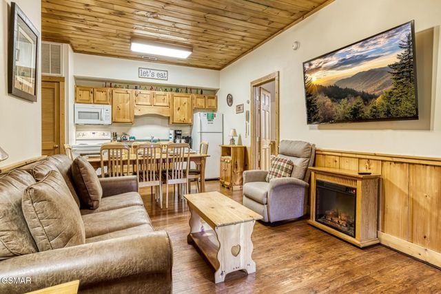 679 Eagles Boulevard Way, Pigeon Forge, TN 37863