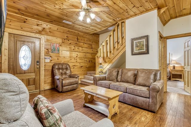 679 Eagles Boulevard Way, Pigeon Forge, TN 37863