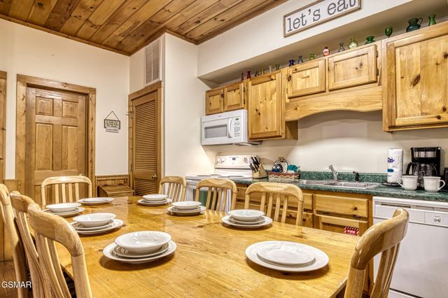 679 Eagles Boulevard Way, Pigeon Forge, TN 37863