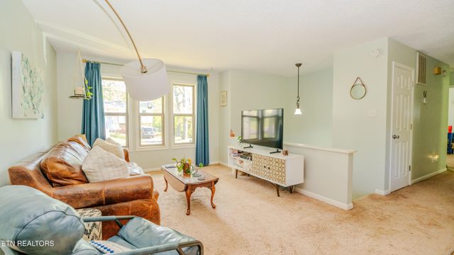 6608 Rockbridge Lane, Knoxville, TN 37921
