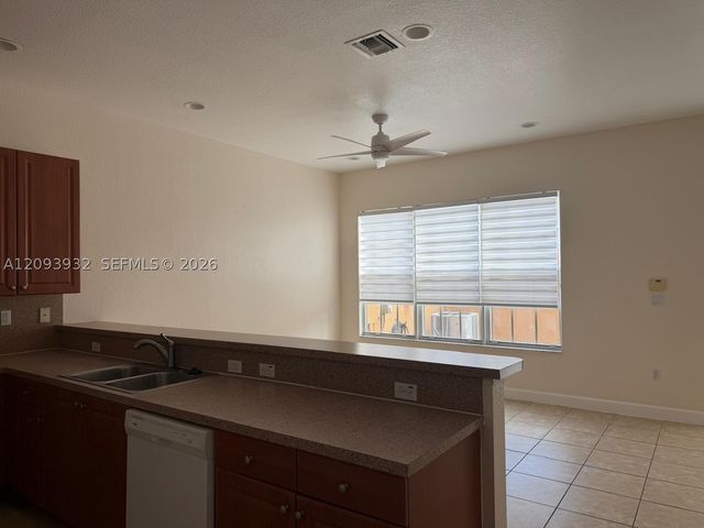 14624 SW 5th St 4-5, Pembroke Pines, FL 33027