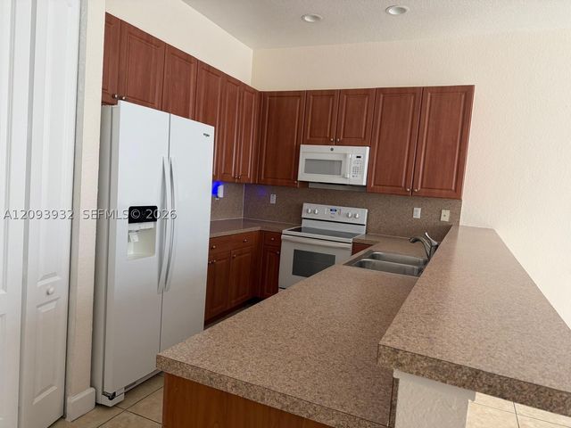 14624 SW 5th St 4-5, Pembroke Pines, FL 33027