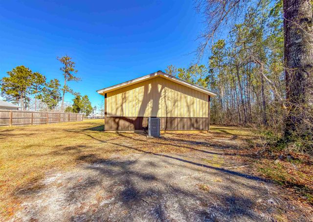 11963 NW Lake Mystic Lee Duggar Road, Bristol, FL 32321