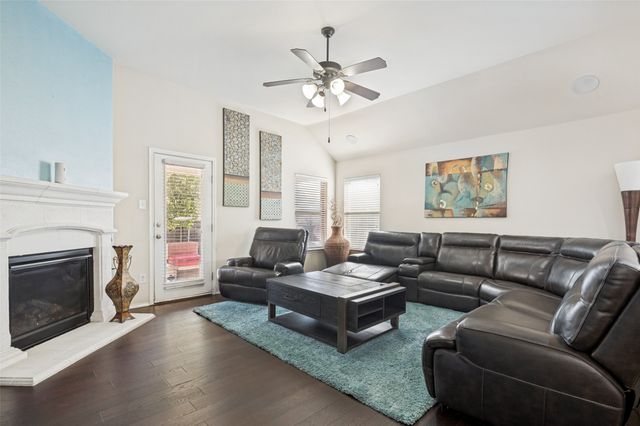 437 Castle Street, Desoto, TX 75115