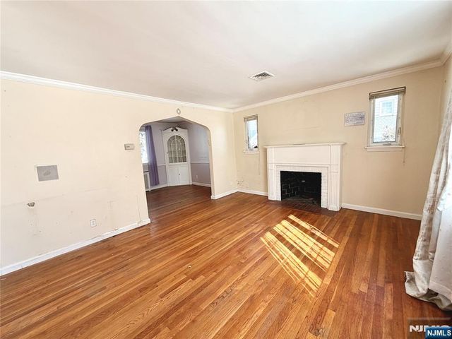 37-27 Hale Place, Fair Lawn, NJ 07410