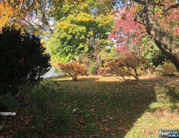 37-27 Hale Place, Fair Lawn, NJ 07410