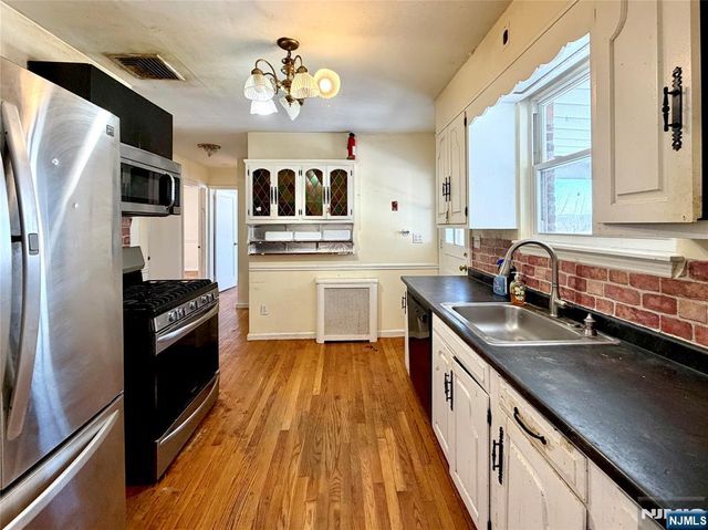 37-27 Hale Place, Fair Lawn, NJ 07410