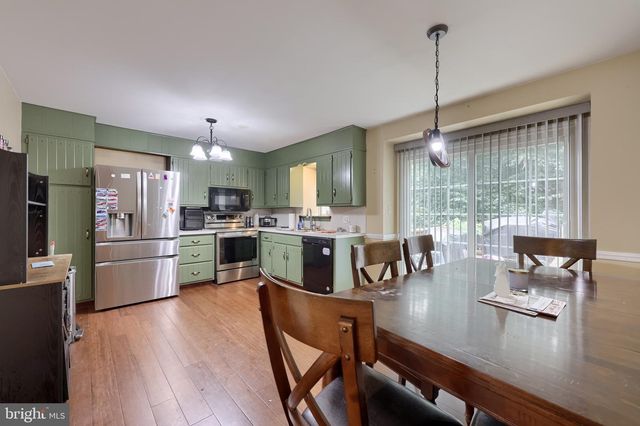 33 COUNTRY SIDE LN, Leola, PA 17540