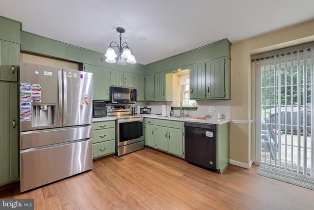 33 COUNTRY SIDE LN, Leola, PA 17540