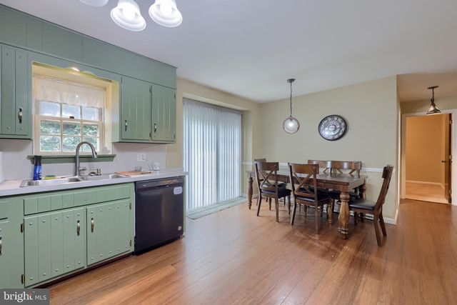 33 COUNTRY SIDE LN, Leola, PA 17540