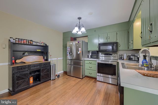 33 COUNTRY SIDE LN, Leola, PA 17540