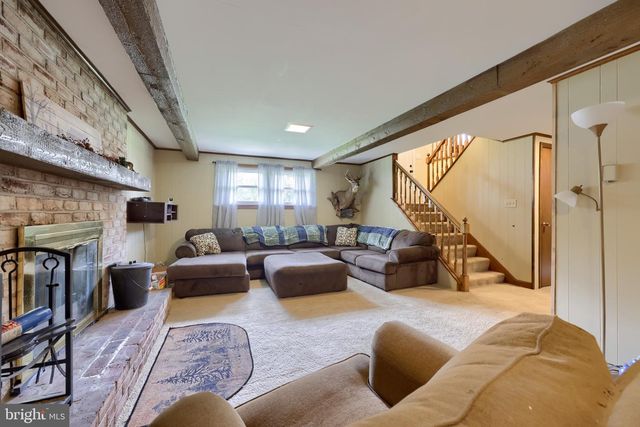 33 COUNTRY SIDE LN, Leola, PA 17540
