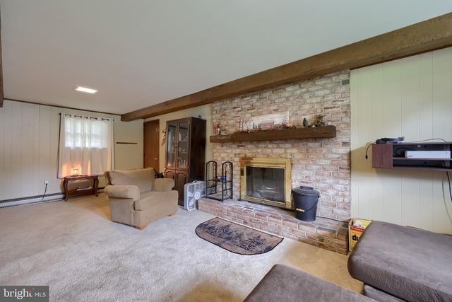 33 COUNTRY SIDE LN, Leola, PA 17540