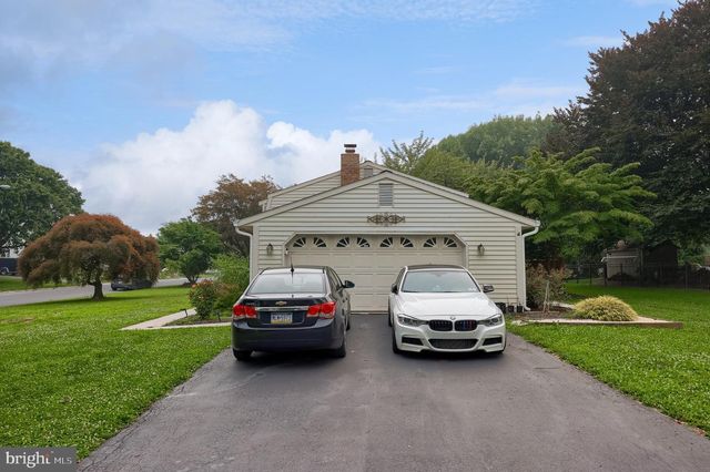 33 COUNTRY SIDE LN, Leola, PA 17540