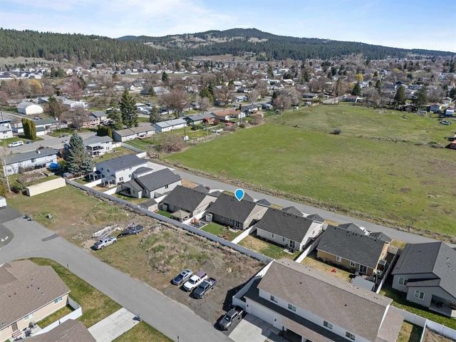 4505 N McCabe Ln, Spokane Valley, WA 99216