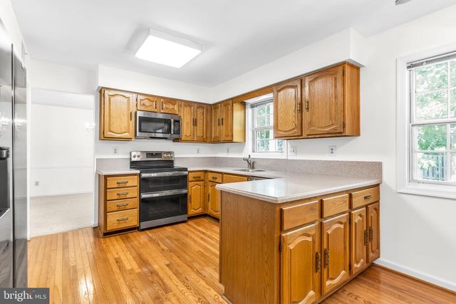 8516 INNISFREE DR, Springfield, VA 22153