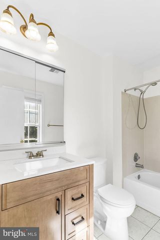 8516 INNISFREE DR, Springfield, VA 22153