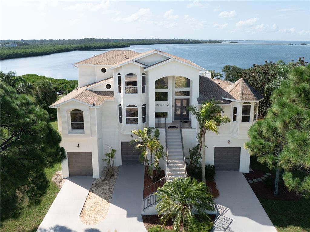 1661 SEA BREEZE DRIVE, Tarpon Springs, FL 34689