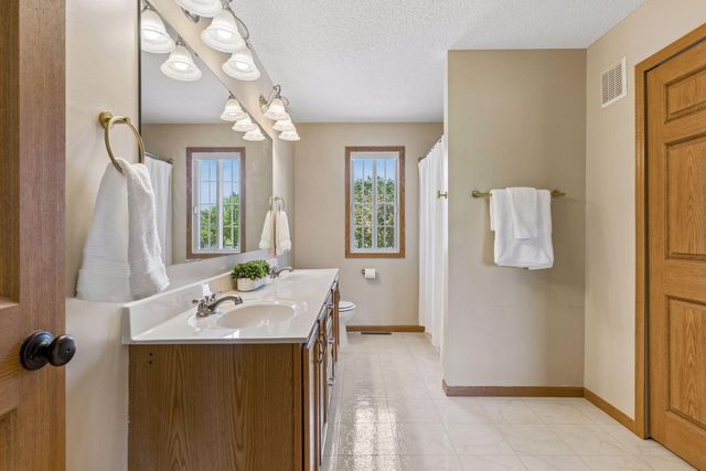 3200 Juniper Circle C, Woodbury, MN 55125