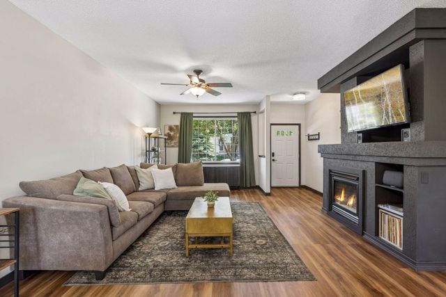 3200 Juniper Circle C, Woodbury, MN 55125