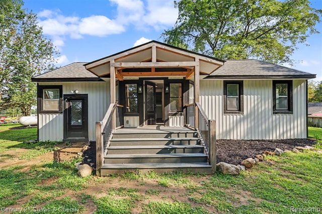 4296 Burgess Road, Pinckney, MI 48169