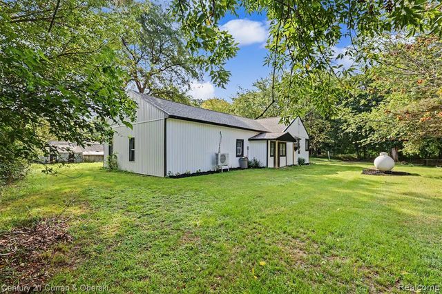 4296 Burgess Road, Pinckney, MI 48169