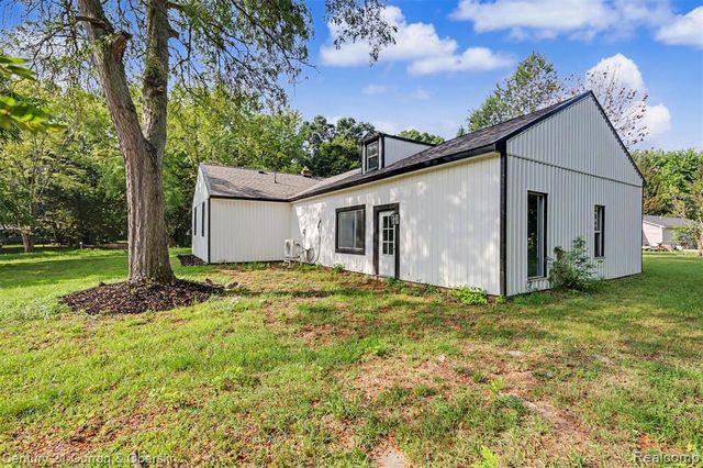 4296 Burgess Road, Pinckney, MI 48169