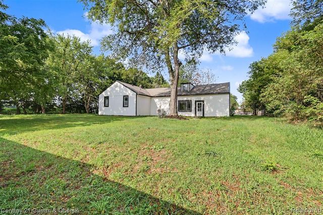 4296 Burgess Road, Pinckney, MI 48169