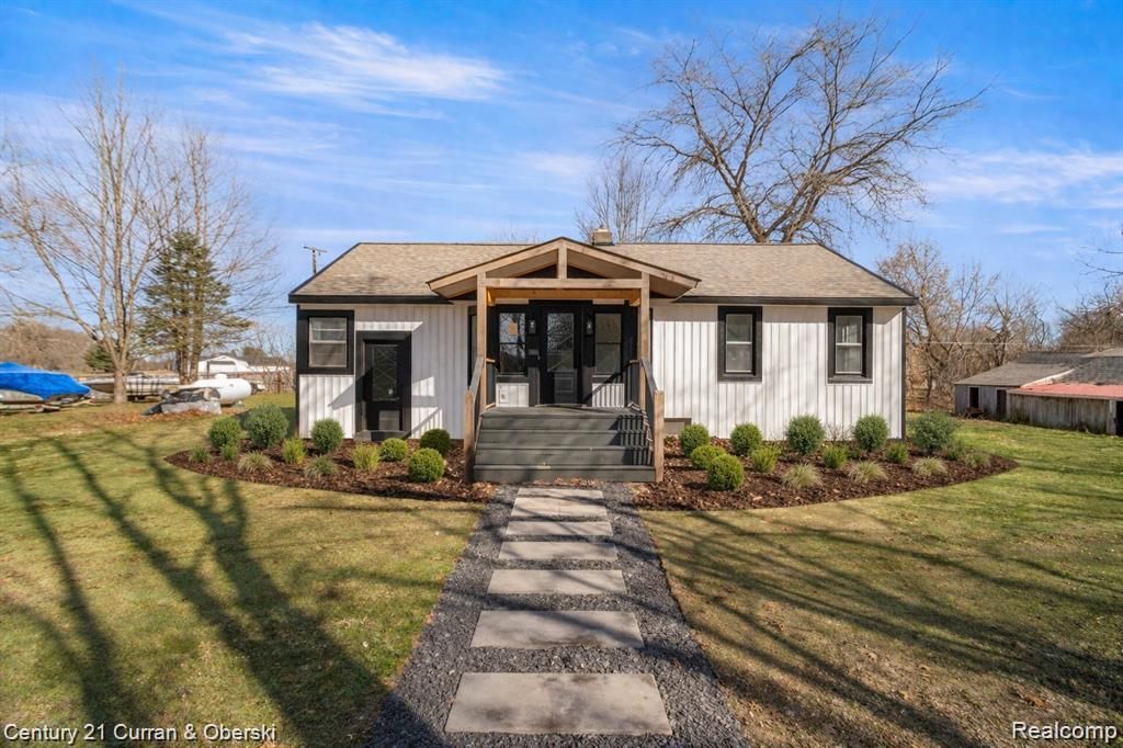 4296 Burgess Road, Pinckney, MI 48169