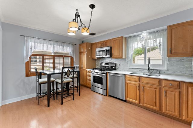 8341 Kooy Drive, Munster, IN 46321