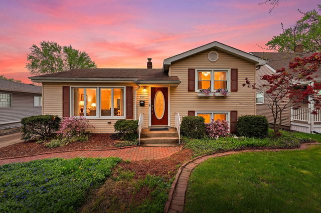 8341 Kooy Drive, Munster, IN 46321