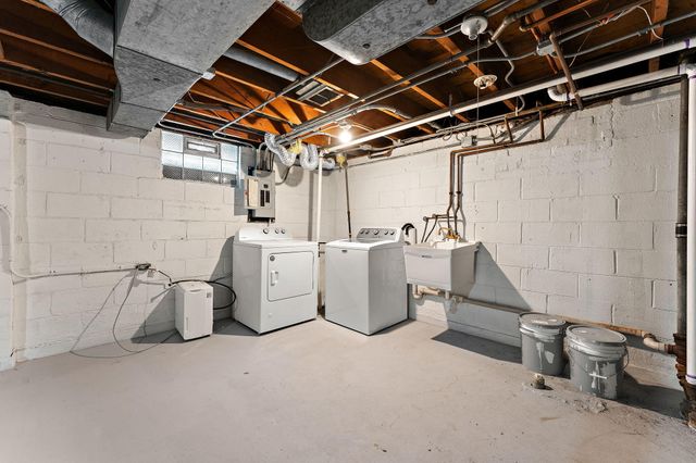 8341 Kooy Drive, Munster, IN 46321