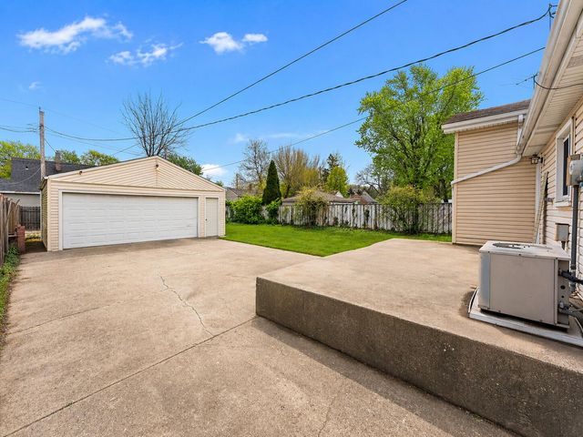 8341 Kooy Drive, Munster, IN 46321