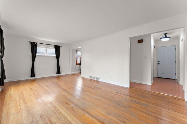 8341 Kooy Drive, Munster, IN 46321