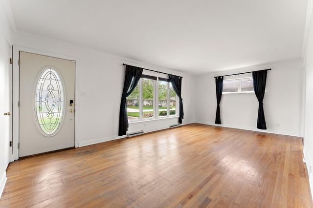 8341 Kooy Drive, Munster, IN 46321