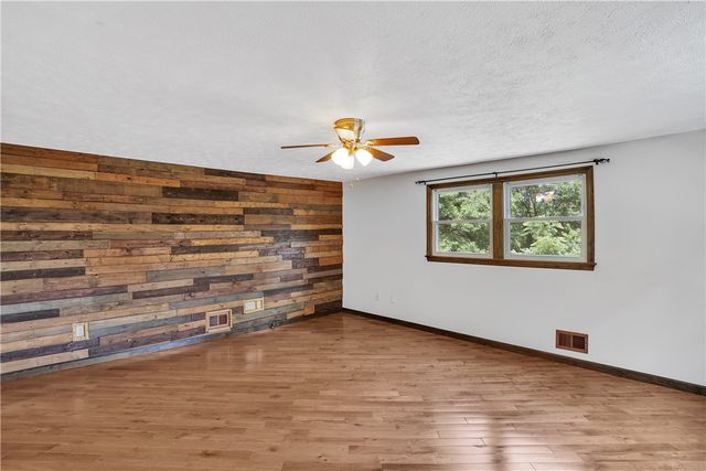 2404 Marble Ln, Franklin Park, PA 15143