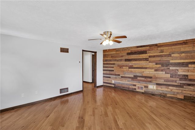 2404 Marble Ln, Franklin Park, PA 15143