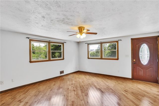 2404 Marble Ln, Franklin Park, PA 15143