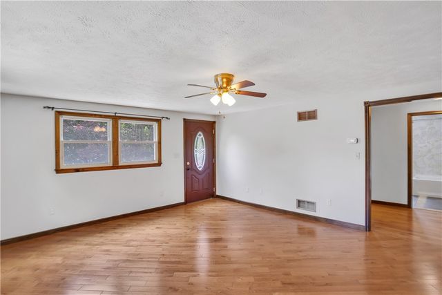2404 Marble Ln, Franklin Park, PA 15143