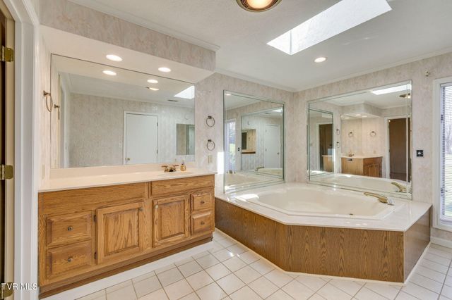 1500 Woodmont Drive, Johnson City, TN 37601