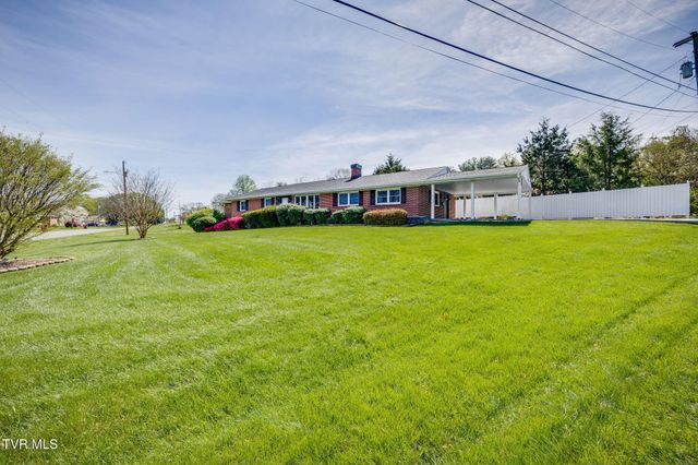 1500 Woodmont Drive, Johnson City, TN 37601