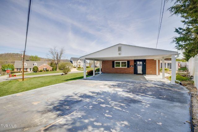 1500 Woodmont Drive, Johnson City, TN 37601