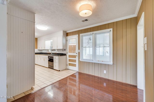 1500 Woodmont Drive, Johnson City, TN 37601