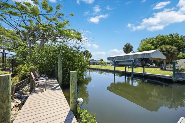 885 E 3RD STREET, Englewood, FL 34223