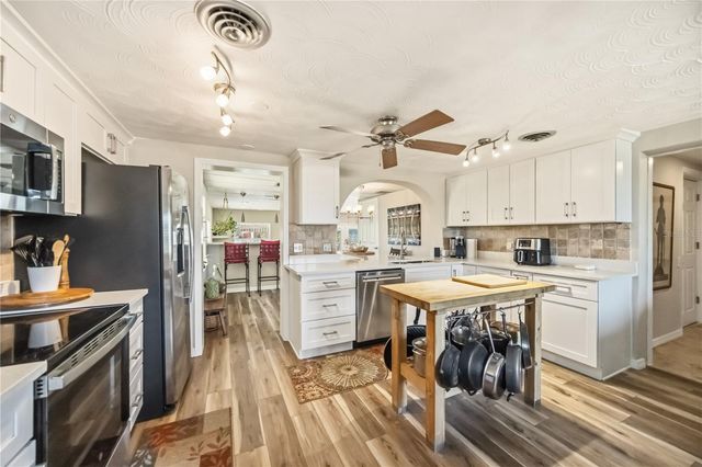 885 E 3RD STREET, Englewood, FL 34223