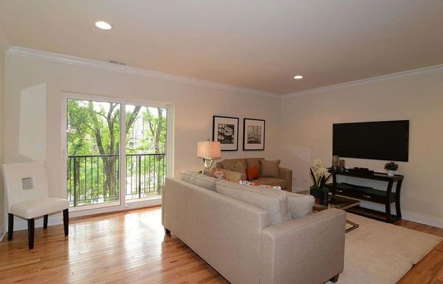 4520 N Beacon Street 401, Chicago, IL 60640