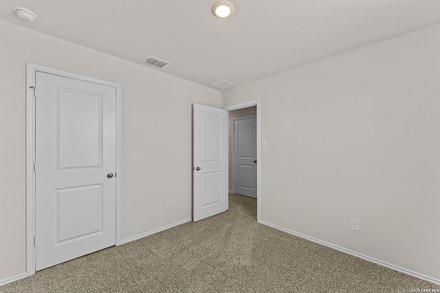 1034 Gladys Run, Seguin, TX 78155