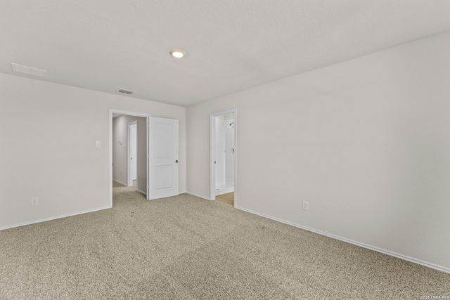 1034 Gladys Run, Seguin, TX 78155